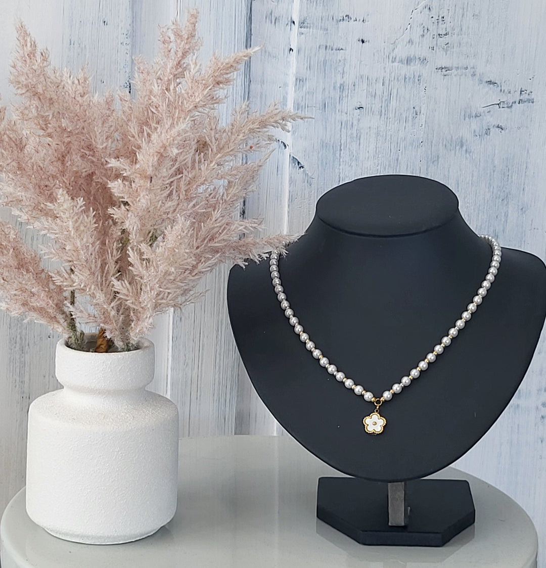 Daisy necklace