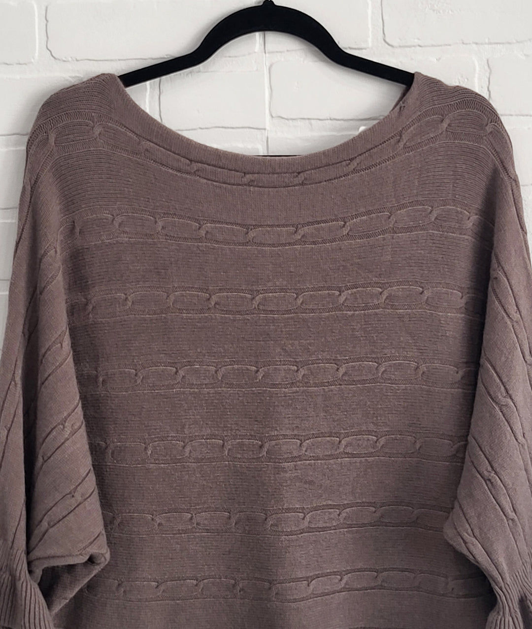 Cable Stiched Ruffle 3/4 Sleeve Knit Top