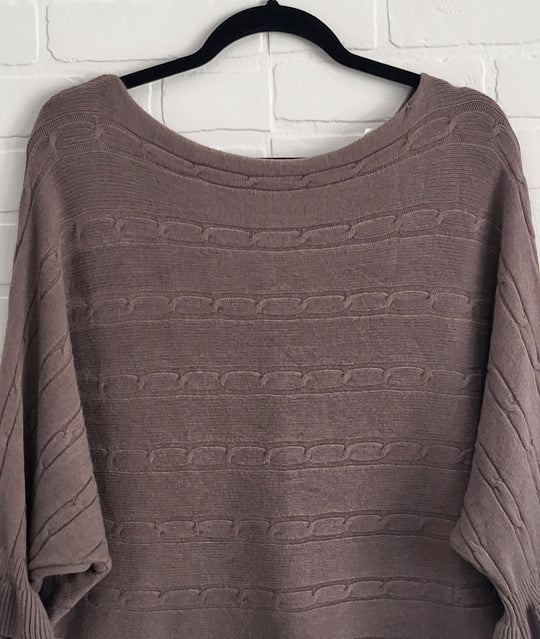 Cable Stiched Ruffle 3/4 Sleeve Knit Top