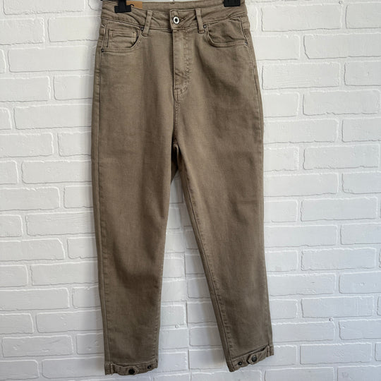 Carrot Jeans