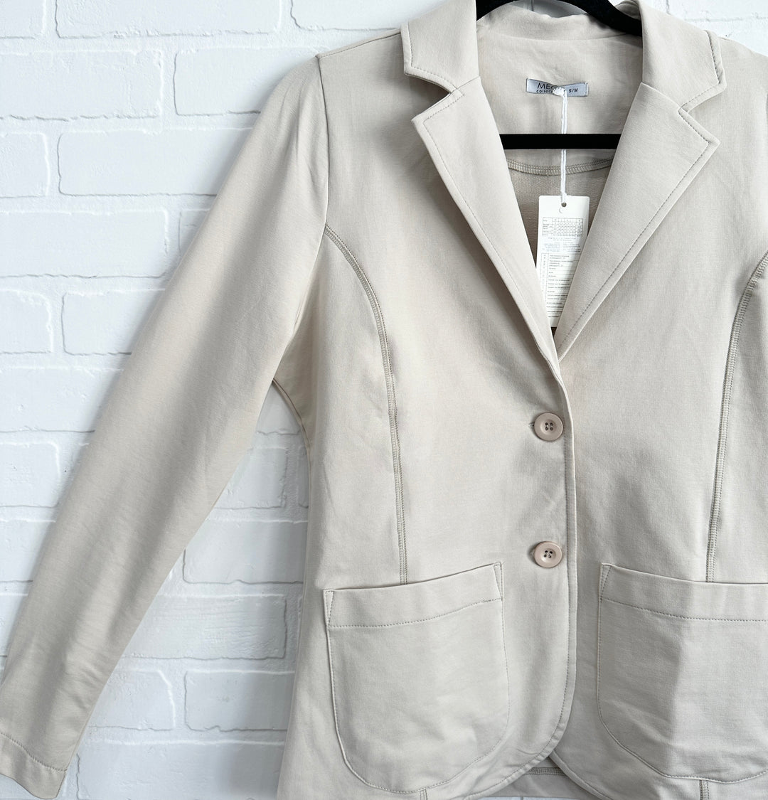 Megi Blazer