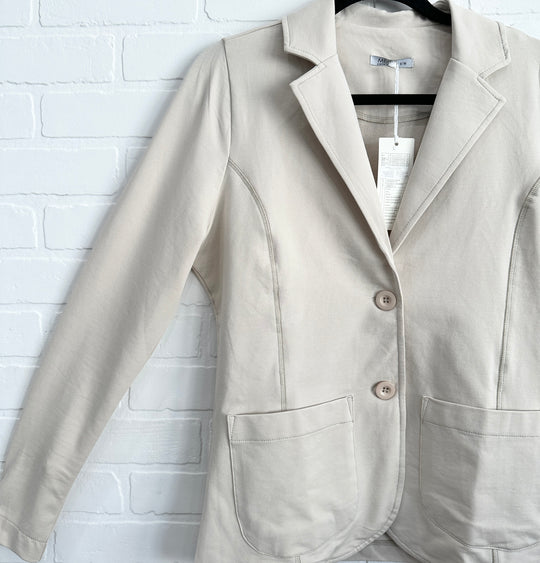 Megi Blazer