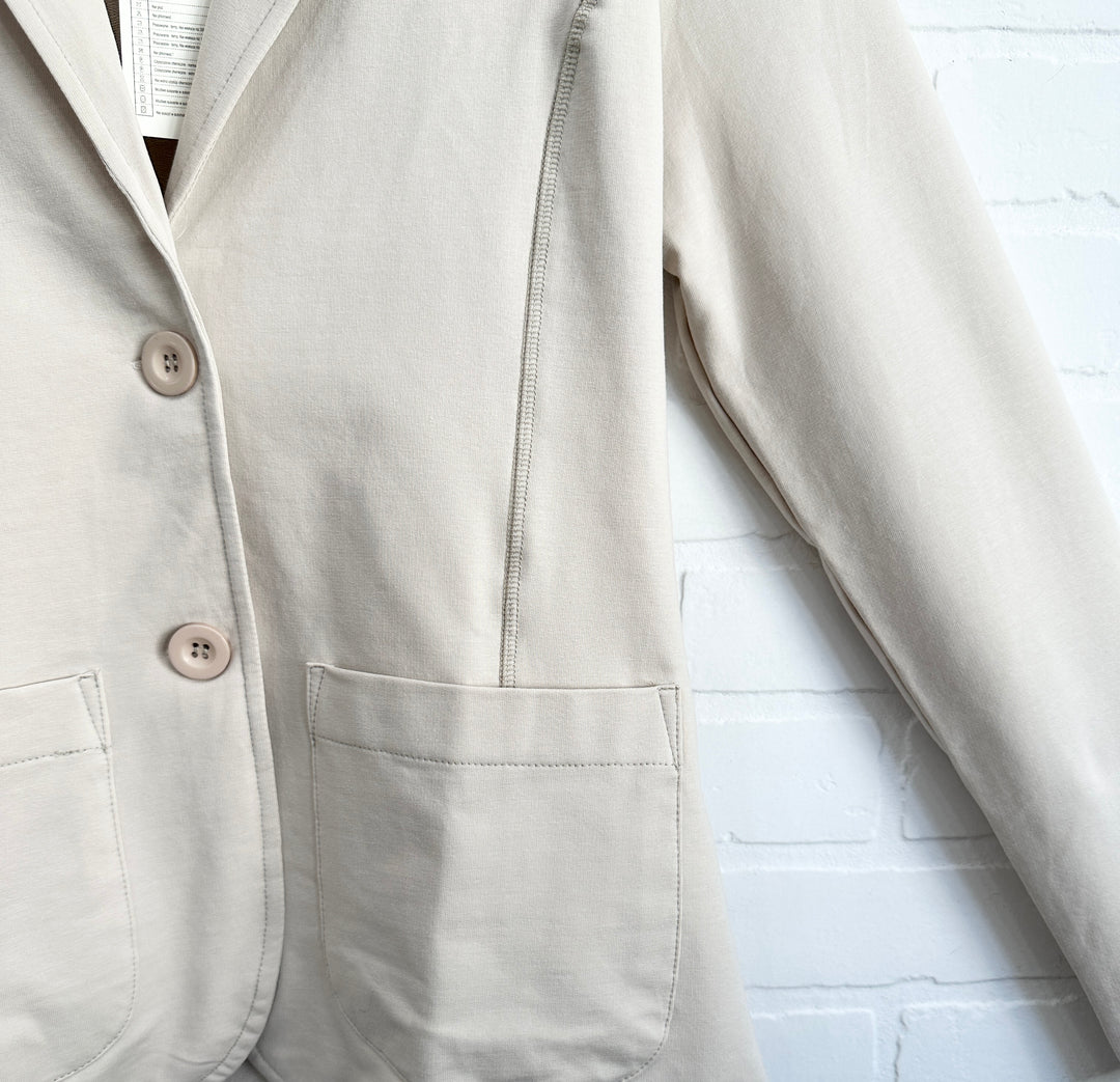 Megi Blazer