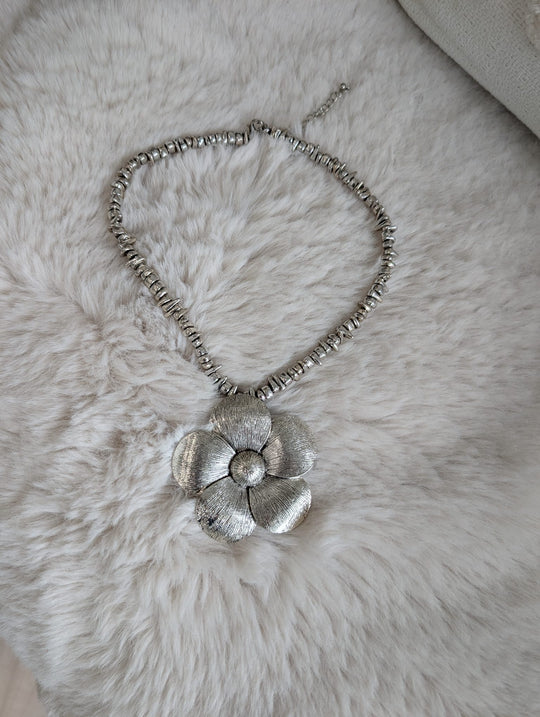 Flower necklace