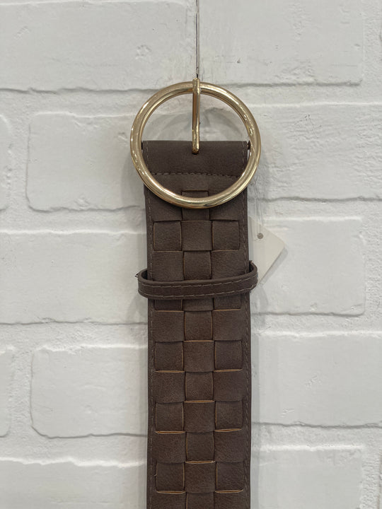 Round gold buckle belt