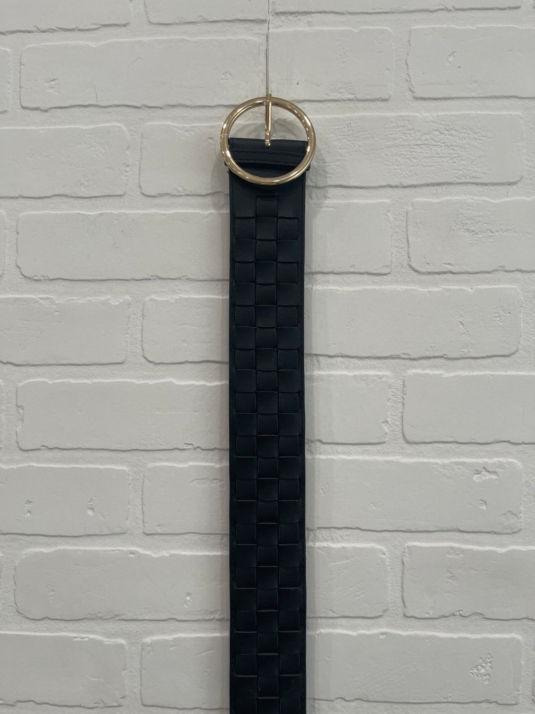Round gold buckle belt