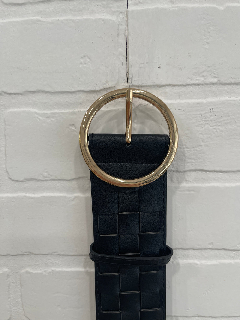 Round gold buckle belt
