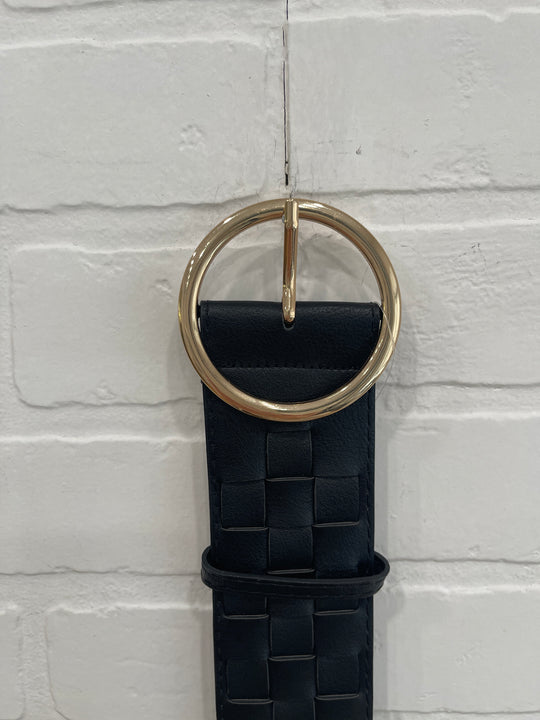 Round gold buckle belt