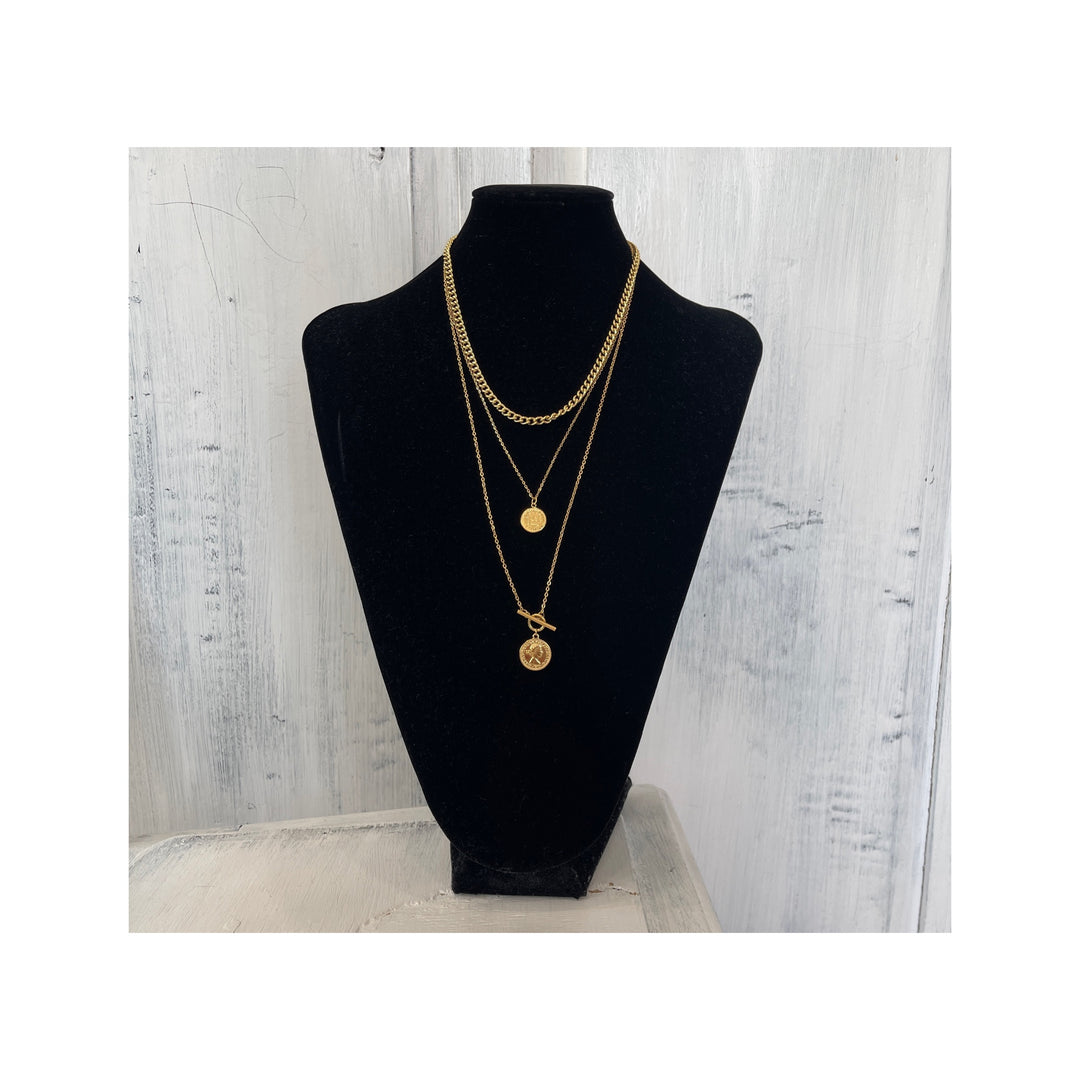 Collier multicouche doré avec pendentifs
