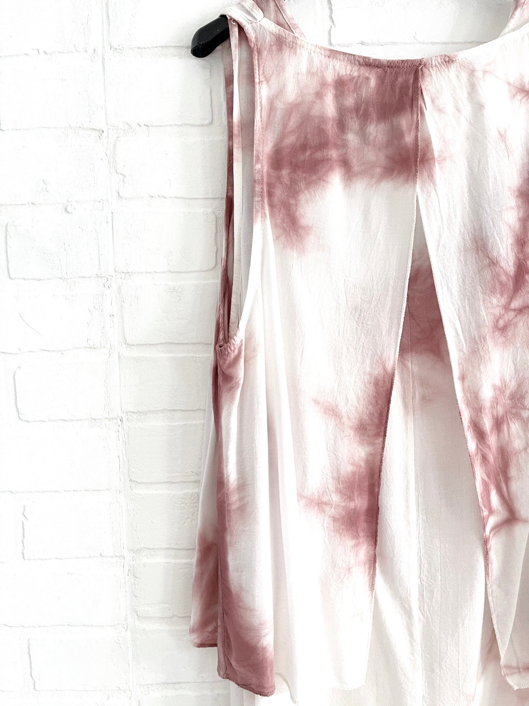 Red wine tie dye