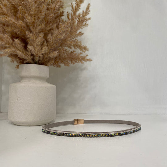 Tour de cou orné de bijoux