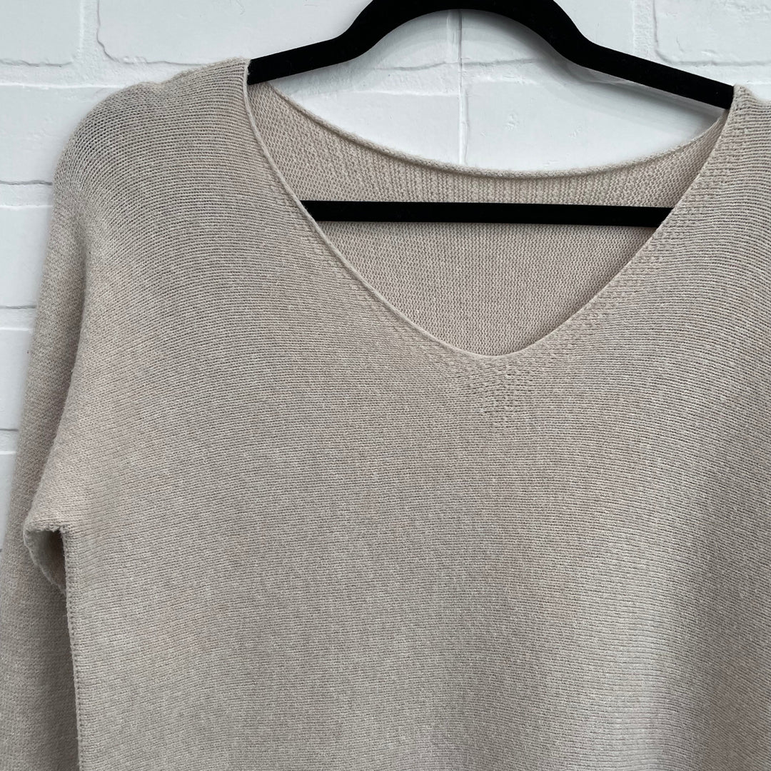 Tega V neck sweater top