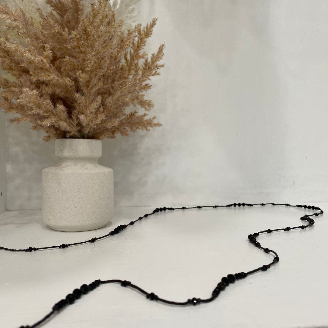 Collier de perles noires