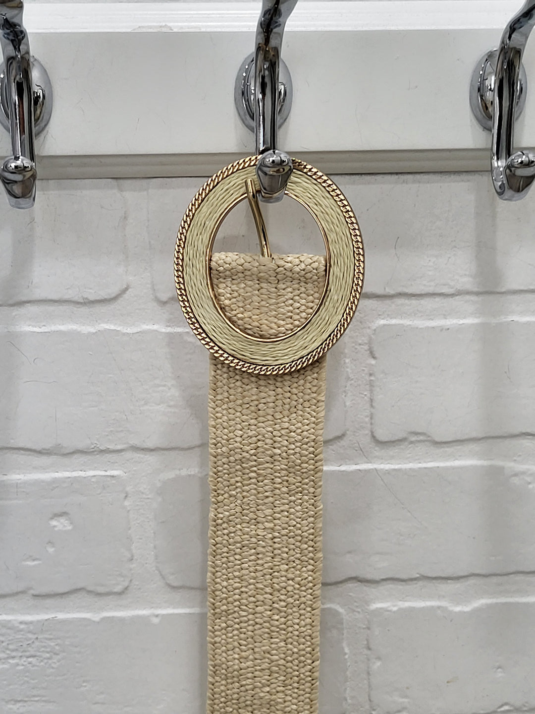 Oval Buckle Belt With Touch of Elegance