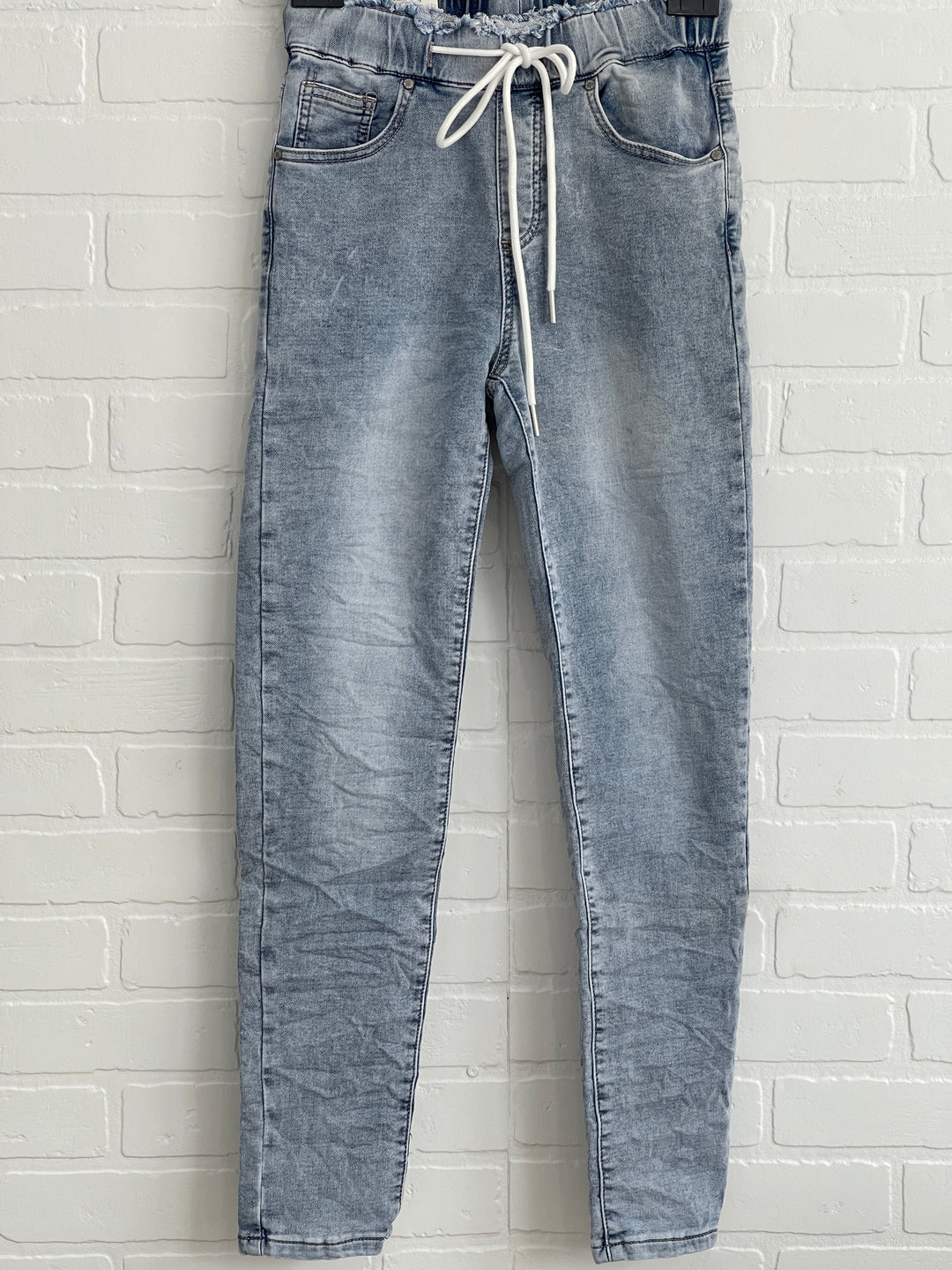 Pantalon de jogging en jean à taille effilochée Itamaska