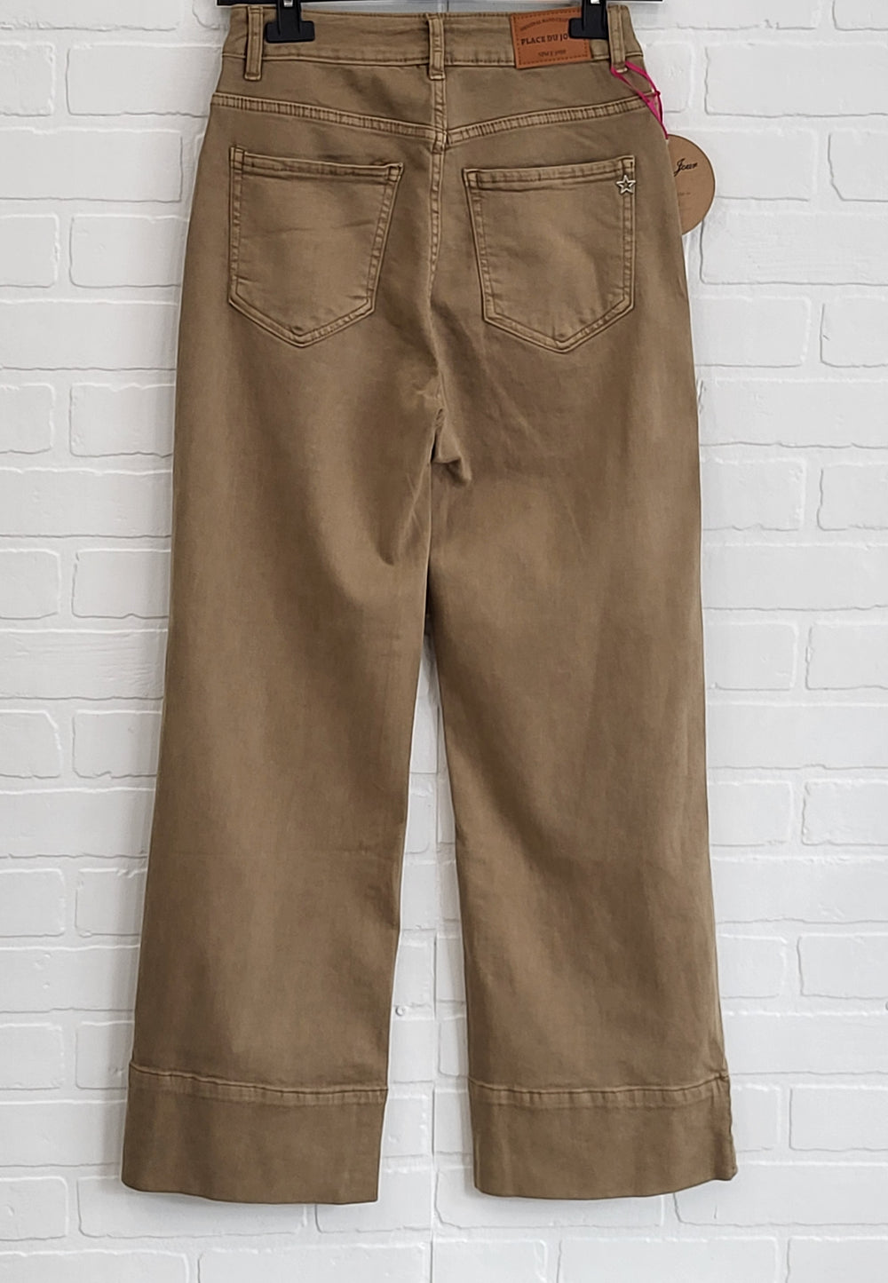 Cigar Claro pants by Place du Jour