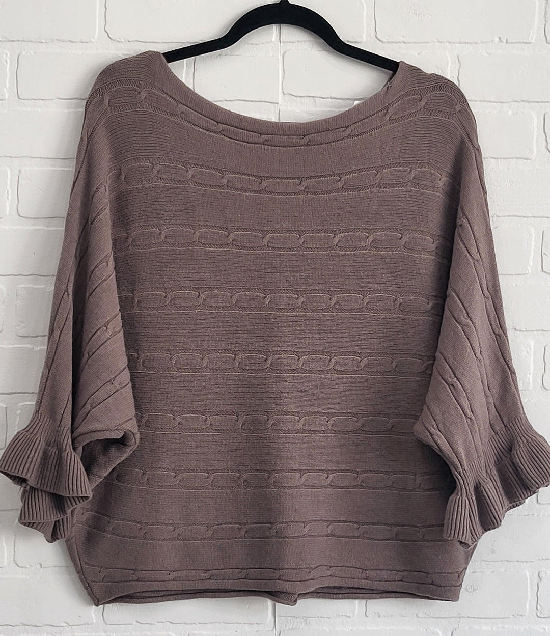 Cable Stiched Ruffle 3/4 Sleeve Knit Top