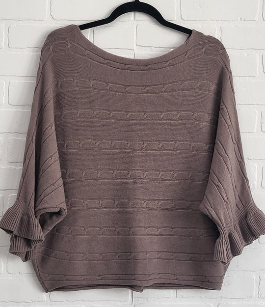 Cable Stiched Ruffle 3/4 Sleeve Knit Top
