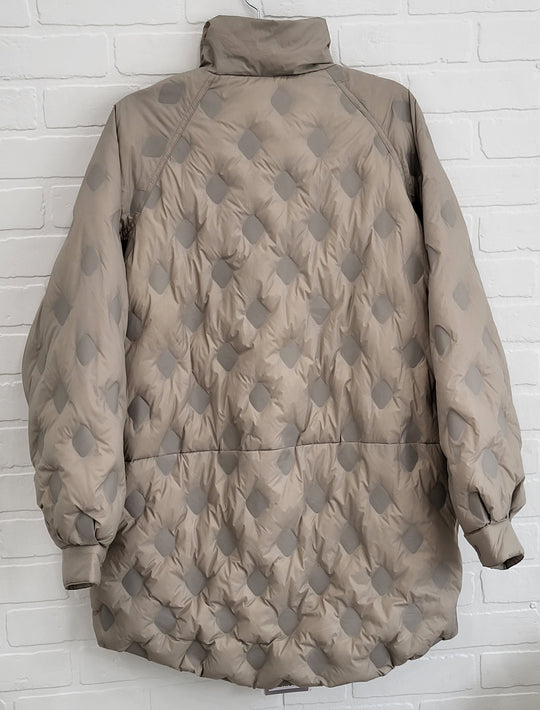 Light Weight Puffy Coat by Lerisia