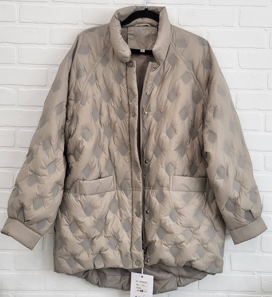 Light Weight Puffy Coat by Lerisia