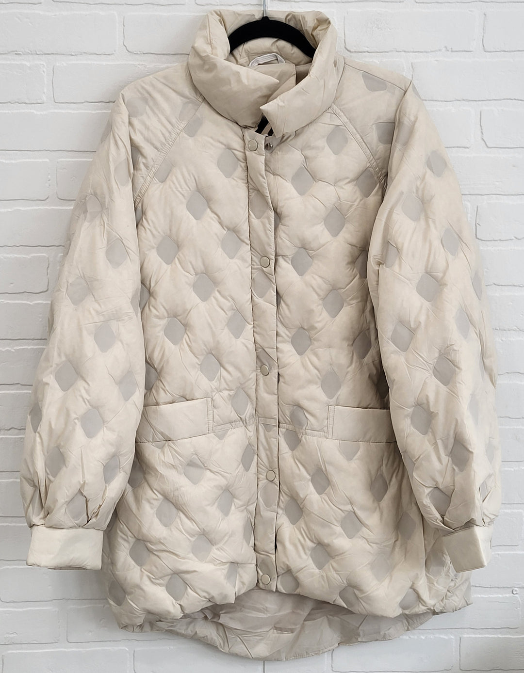 Light Weight Puffy Coat by Lerisia