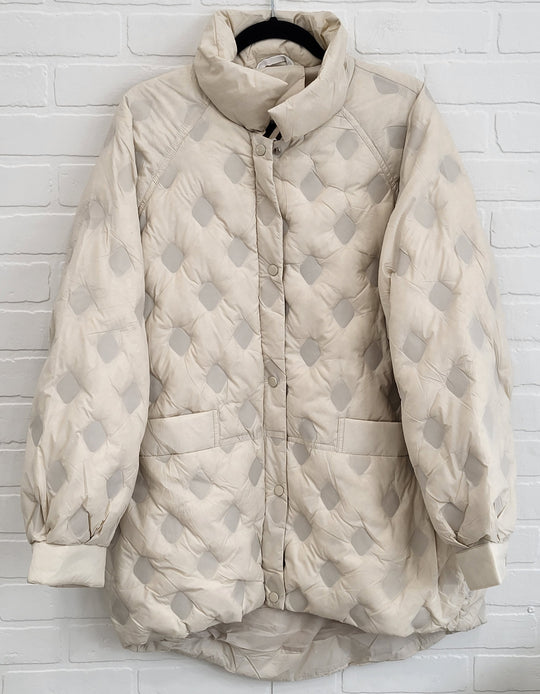 Light Weight Puffy Coat by Lerisia