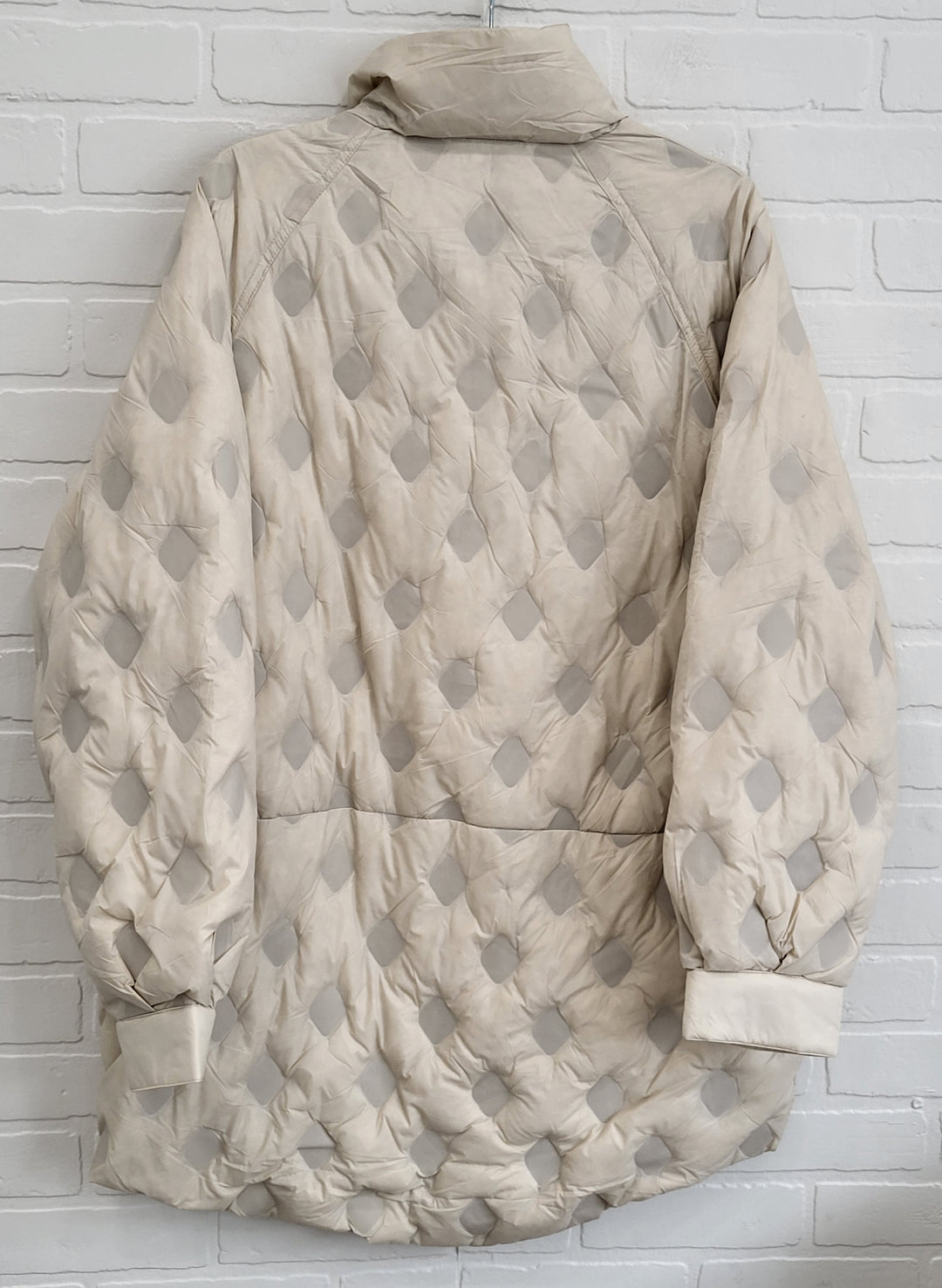 Light Weight Puffy Coat by Lerisia