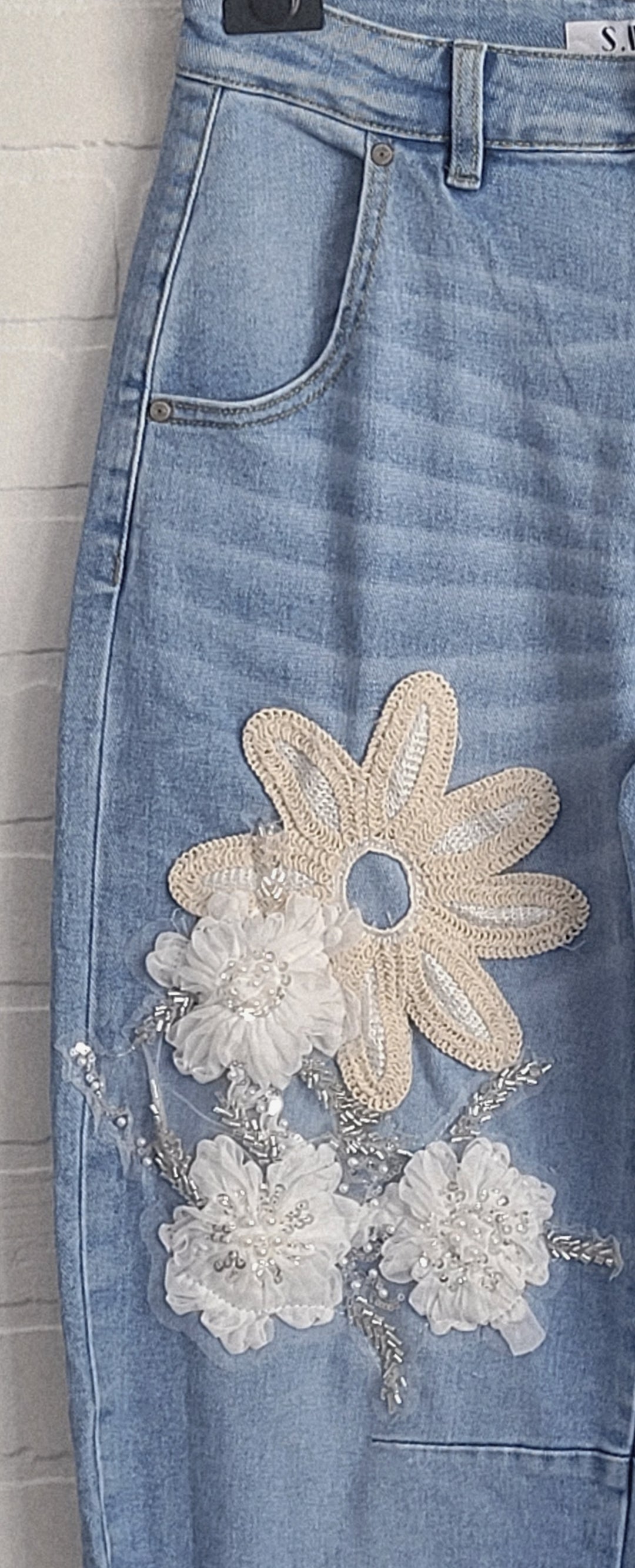 Bloom Appliqué Barrel Leg Tapered Jeans