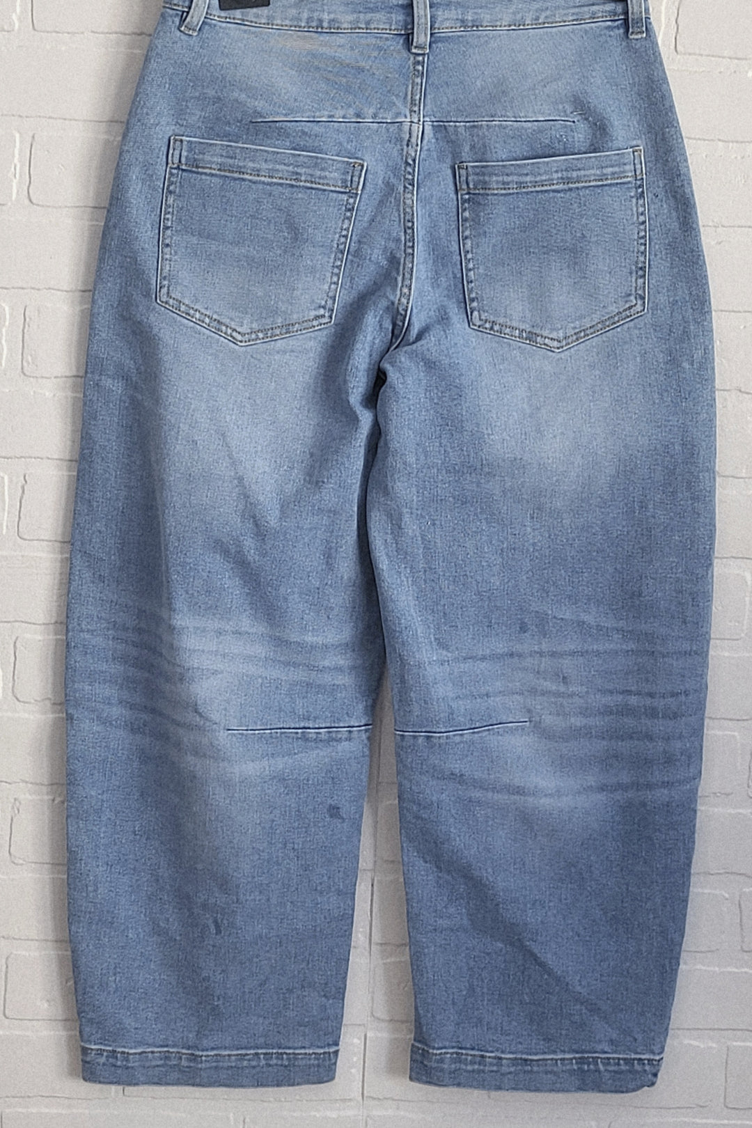 Bloom Appliqué Barrel Leg Tapered Jeans