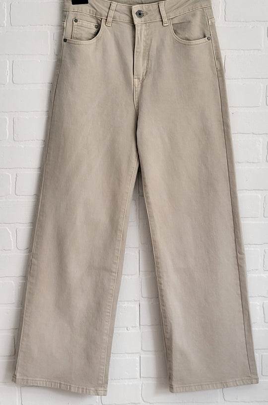 3D Cropped Straight Leg Jeans