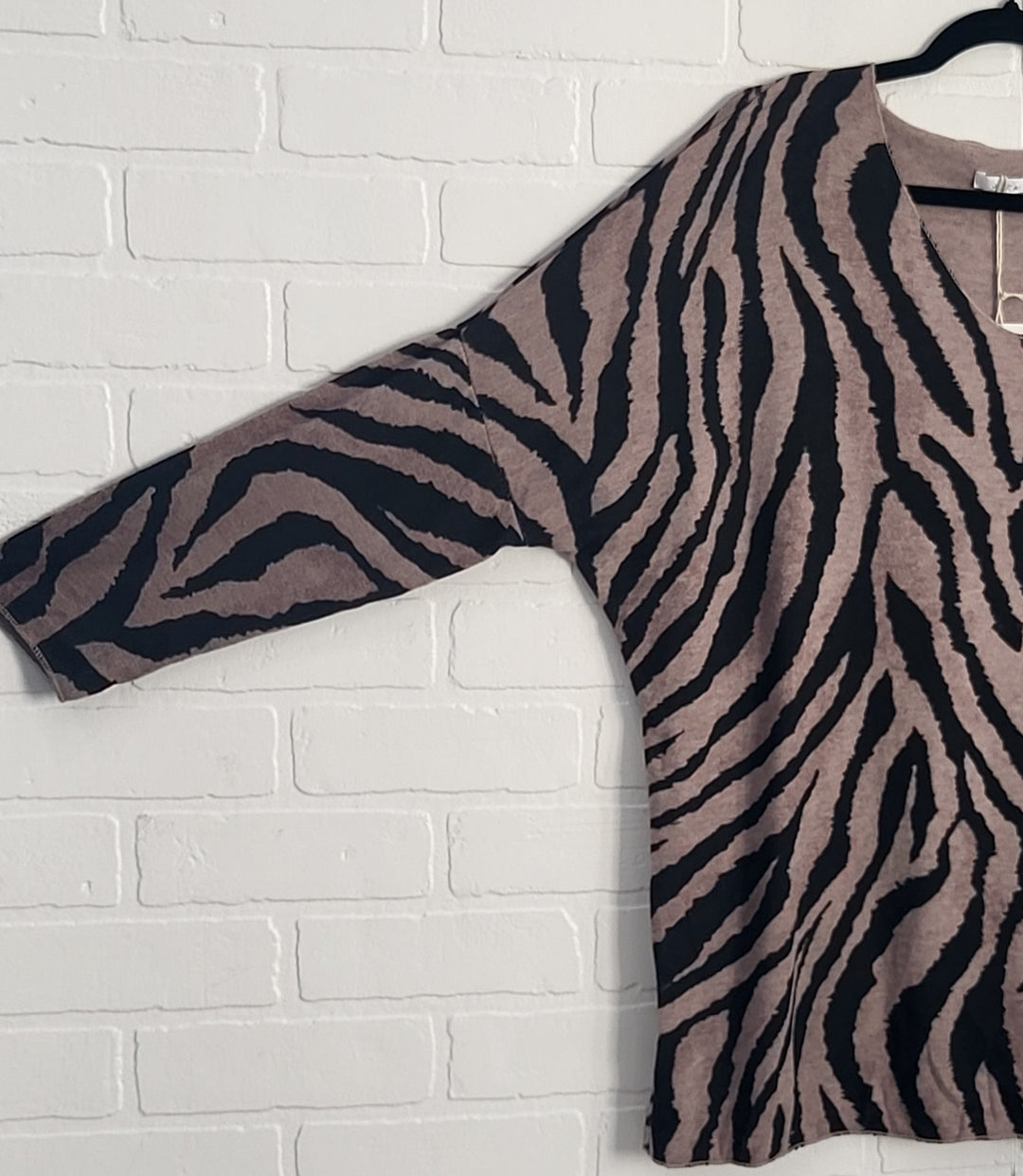 Ava-V-Zebra Drop Shoulders