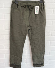 Load image into Gallery viewer, Classic Jogger Pants
