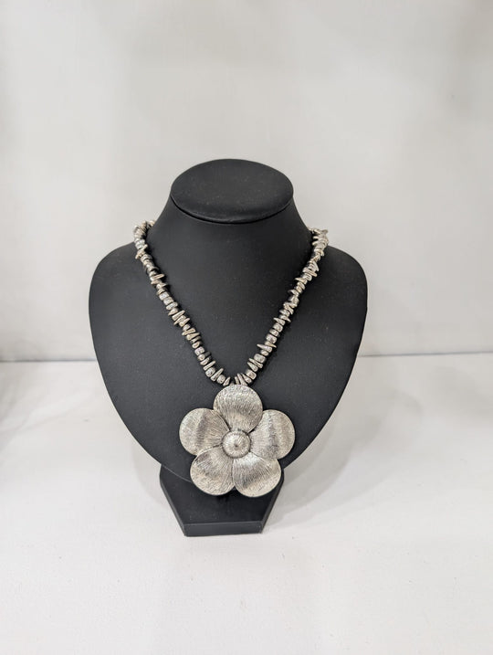 Flower necklace
