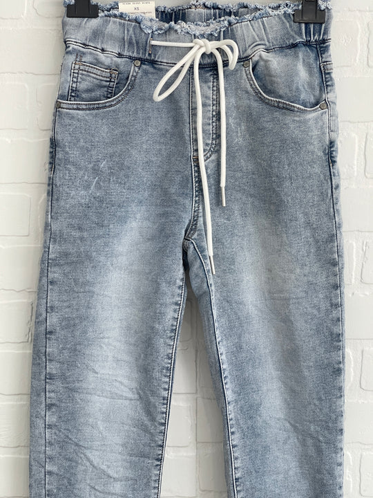 Pantalon de jogging en jean à taille effilochée Itamaska