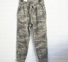 Load image into Gallery viewer, Itamaska Camo Pants
