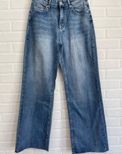 Load image into Gallery viewer, Itamaska Mini Wide Frayed Leg Jeans
