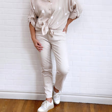 Load image into Gallery viewer, Sandy Mom Jeans
