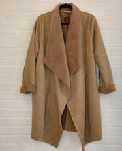 Load image into Gallery viewer, Fauxfur delight Coat
