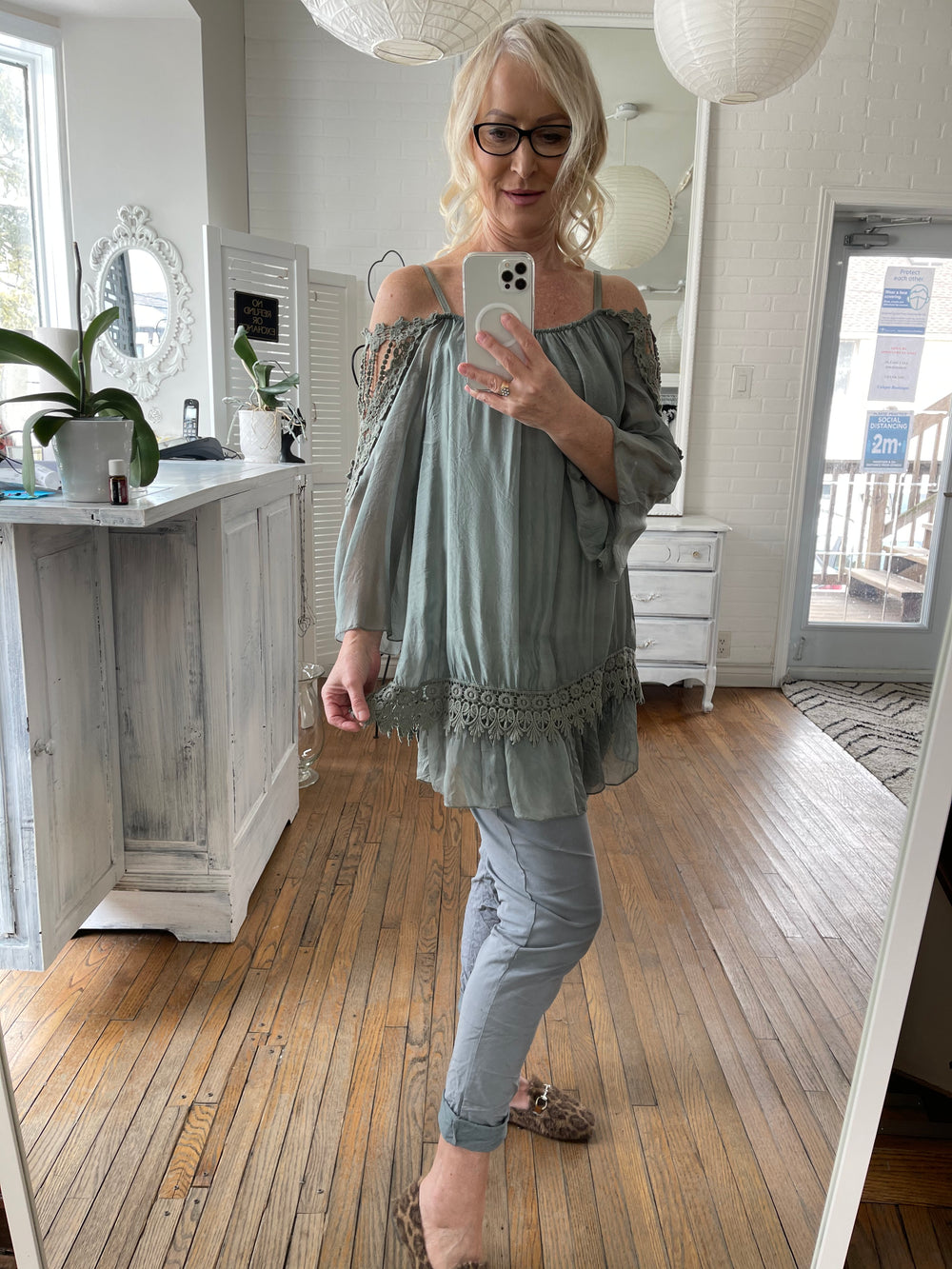 Off-the-shoulder tunic/top