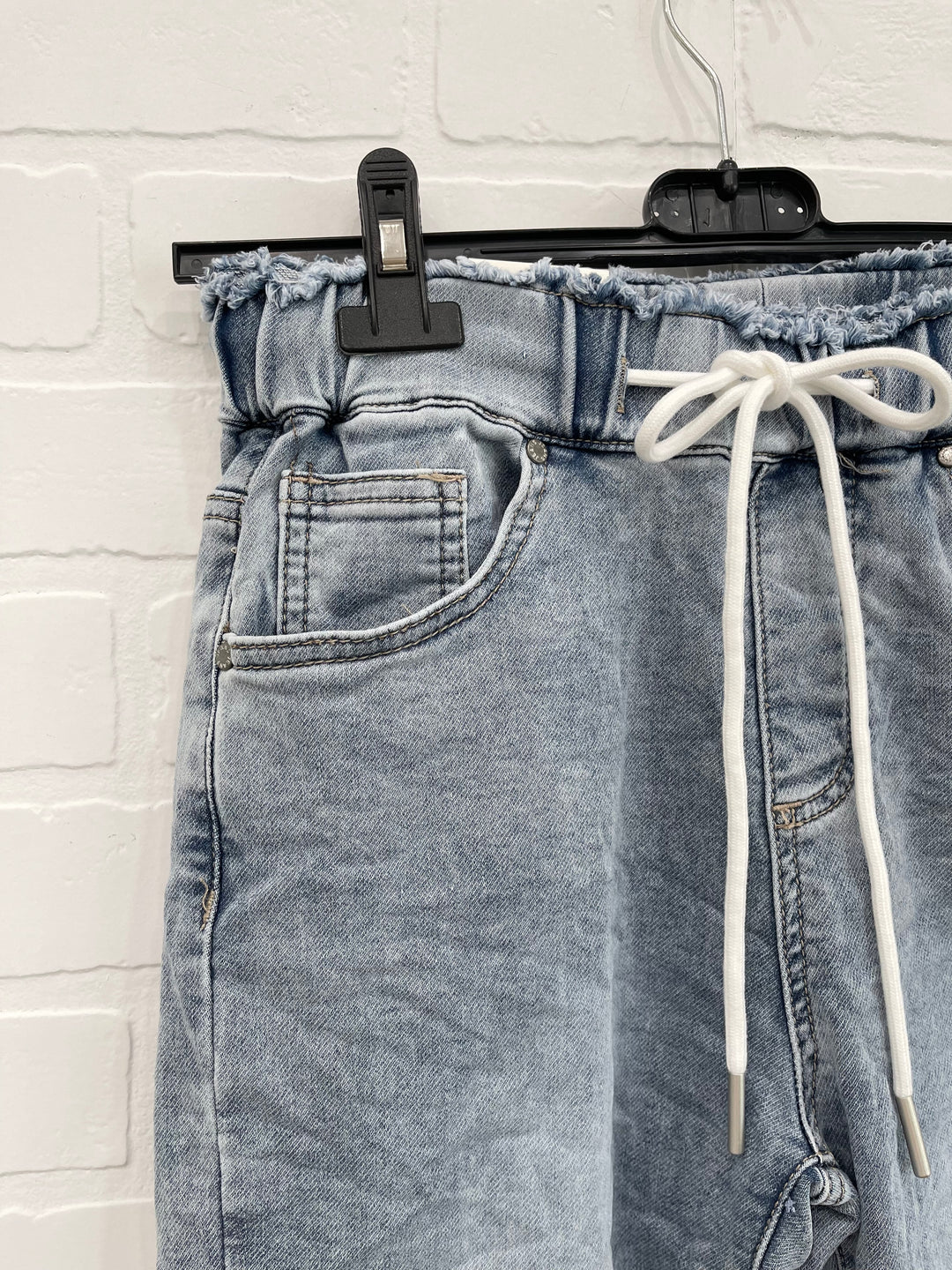 Pantalon de jogging en jean à taille effilochée Itamaska