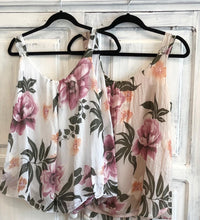 Load image into Gallery viewer, Floral delight
