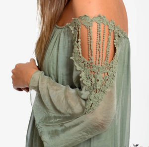 Off-the-shoulder tunic/top