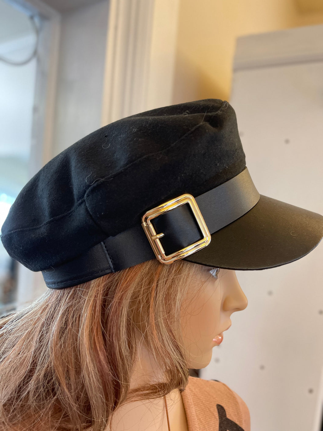 Hat with buckle