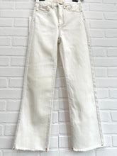 Load image into Gallery viewer, EV Crème Jeans
