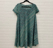 Load image into Gallery viewer, Akari Silk Dress
