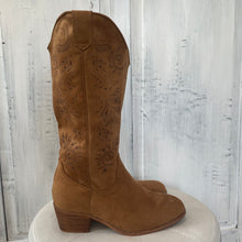 Load image into Gallery viewer, Cowboy boots
