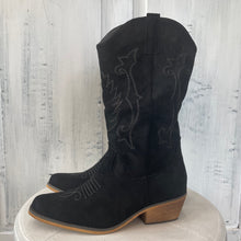 Load image into Gallery viewer, Classic Suede Boots

