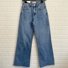 Load image into Gallery viewer, Tina Wide Jeans (fringed)
