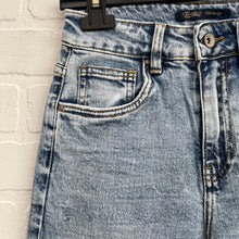 Load image into Gallery viewer, Toxik acid wash jeans
